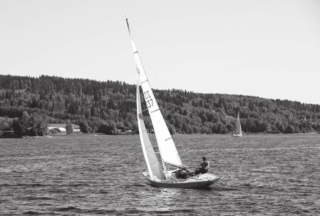 S237 Glittra tesatar vindarna på nästa års SM-bana på fjärden utanför Vindhem ombord till slut.