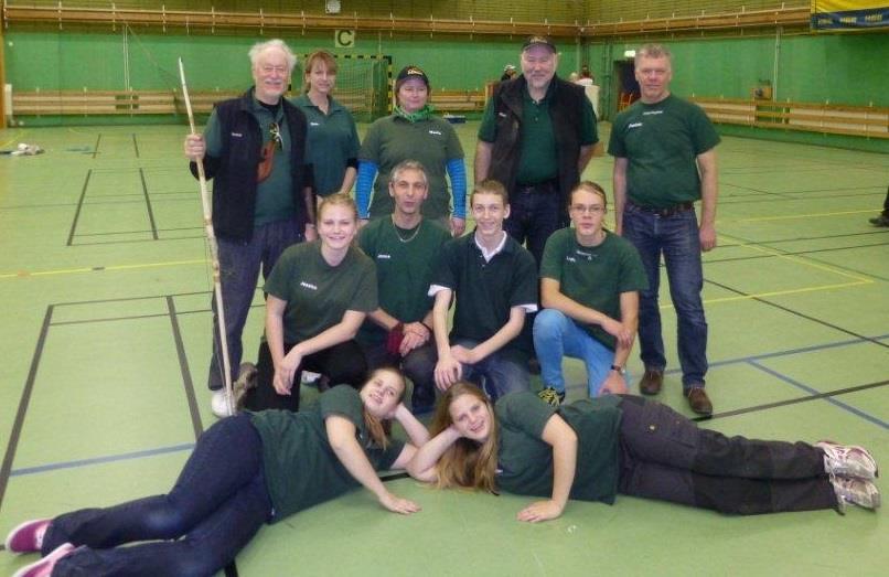 Hela 11 Fiskgjusar ställde upp på DM i Ekhammarsgubben. Tre GULD, ett silver, ett brons och ett svenskt rekord. Lyckad resa till Kungsängen! Foto Anders Hedlund Stående fr v.
