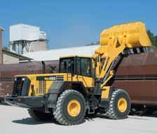 på samma gång. WA480-6 har pumpar med variabel slaglängd både i hydraulsystemet och i styrsystemet.