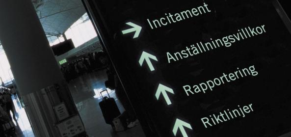 och andra förmåner till företagsledare skall vara konkurrenskraftiga, men att företag som ägs av staten inte skall vara löneledande jämfört med motsvarande privatägda företag.