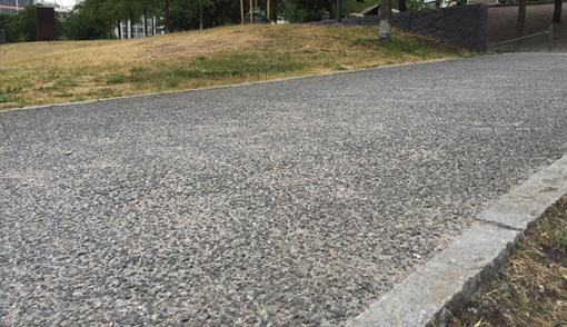 För att inte göra för stora ingrepp i miljön föreslås att stråket i så stor utsträckning som möjligt behåller nuvarande geometri.