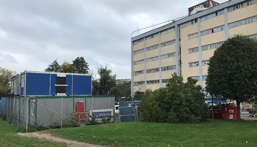 Sida 11 (28) I några av de kvarvarande industrilokalerna har kontor, ateljéer, konsthall och skolor etablerat sig. Området har blivit en kulturell nod.