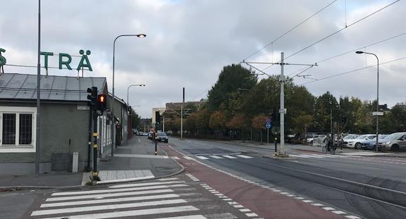 Sida 12 (28) Lövholmsvägen idag med blandtrafik. Bild Stadsbyggnadskontoret. Kulturmiljö och industrihistoria Samtliga fastigheter inom planområdet har enligt Stadsmuseét kulturhistoriskt värde.