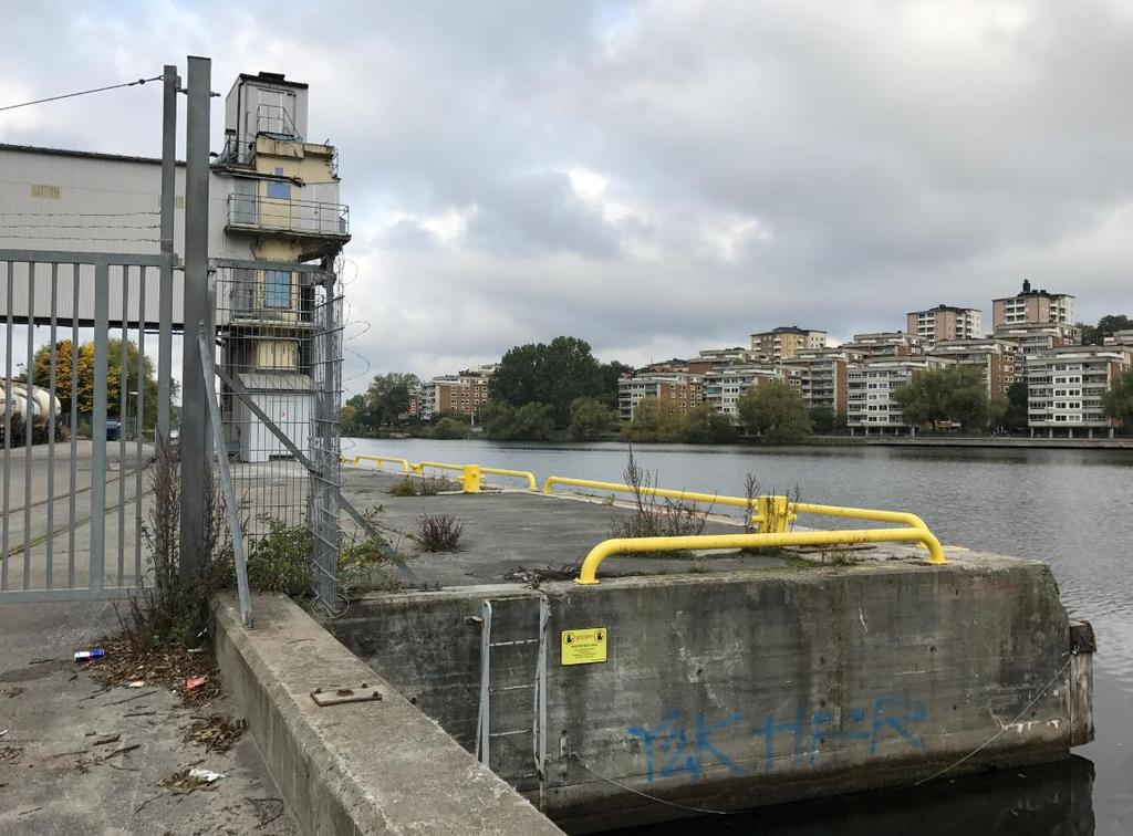 Sida 25 (28) Strandlinjen är idag inte framkomlig för allmänheten. Bild: Stadsbyggnadskontoret.