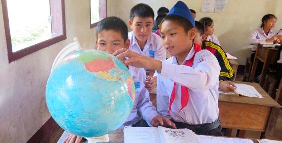 Skolgång ger Nyaing nya möjligheter I norra Laos finns många vackra byar. De som bor där odlar ris och annat de behöver. Många av de vuxna har bara gått ett eller två år i skolan.