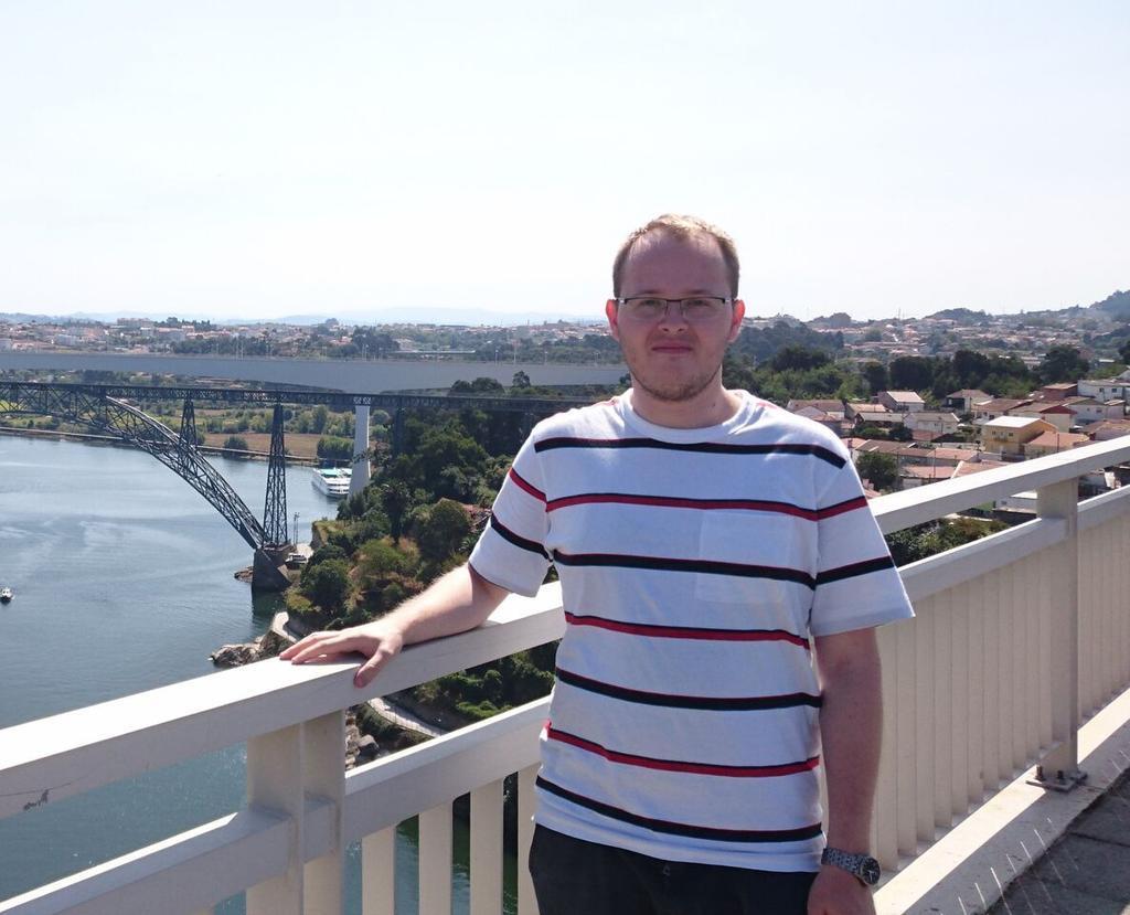 DEN AKTIVE DJÄKNEN Daniel Schmid i Porto under höstens jubileumsturné DANIEL SCHMID I serien Den aktive djäknen presenteras en aktiv studentkorist som ger oss ärkedjäknar en insikt i livet i Sibbes