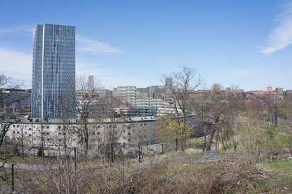 17 (67) från längre avstånd kan vara svårare att se var stenstaden börjar och slutar. Fotomontage programförslaget. Vy från Bellevue.