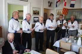 Lokalen Kolonin 14.00 varannan tisdag under sommarhalvåret. Onsdag Boule kl. 10.00. Apelvikshöjd, sommartid Stick-kafé jämn vecka 10.00 Lokalen Sittgympa 11.