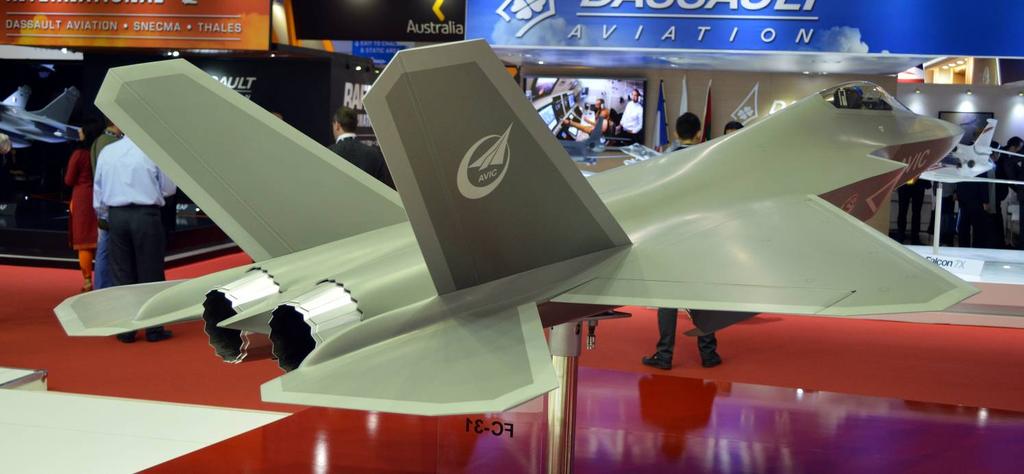 Dubai Airshow 2015 Modell av Shenyang FC-31.