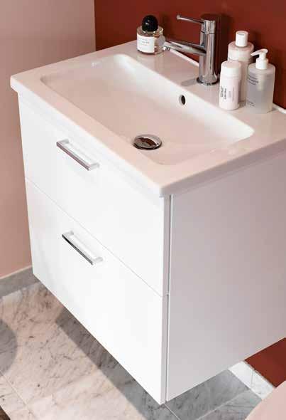 BAD OCH WC/DUSCH KOMMOD OCH BESLAG BAD OCH WC/DUSCH KOMMOD LEVERANTÖR: VEDUM LEVERANTÖR: VEDUM BADRUM FREE 615 Kommod med två lådor som är fullt utdragbara, Tvättställ i vitt porslin, Golvanslutet