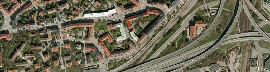 Det ursprungliga planmönstret har med tiden blivit kringbyggt av senare tiders flerbostadshus i öppna planformer, vilket de fristående lamell- och punkthusen i området är exempel på.