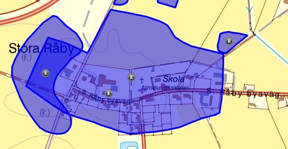 Figur 1. Stora Råby bytomt markerat med blått, fornlämning 10 markerat med blått och aktuell undersökningsplats markerad med en röd stjärna.