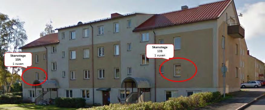 Evakuering med skarvstege Den personen som återfanns i fönster intill trapphus 10B av RL evakuerades med hjälp av skarvstegar av Chaufför 1010 (CH1010) och två poliser. Se bild 3.