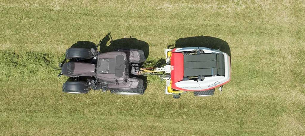 Markanpassning och foderintag Unikt pendel-pickup-system med 120 mm pendelväg till pinnarna. n Maximal matning vid höga körhastigheter. n Tillförlitligt hög upptagning vid svåra skördevillkor.