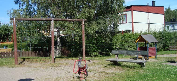9(16) FÖRUTSÄTTNINGAR, FÖRÄNDRINGAR OCH KONSEKVENSER NATUR, FRIYTOR OCH KOMMUNIKATIONER En av lekplatserna inom området.