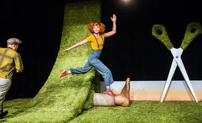 Här möts dansare, dockspelare och en cirkusartist för allra första gången på scenen. Med Claire Parsons Co. TID: Torsdag 1 feb kl. 09.30 och 10.