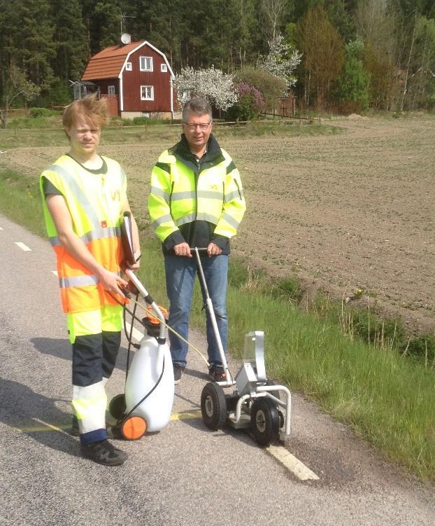 2. Mätinstrument I de två studierna har fyra olika mätinstrument använts: Portable Friction Tester (PFT), Road Friction Tester (RFT), Traction Watcher One (TWO) och Road Marking Tester (RMT). 2.1.