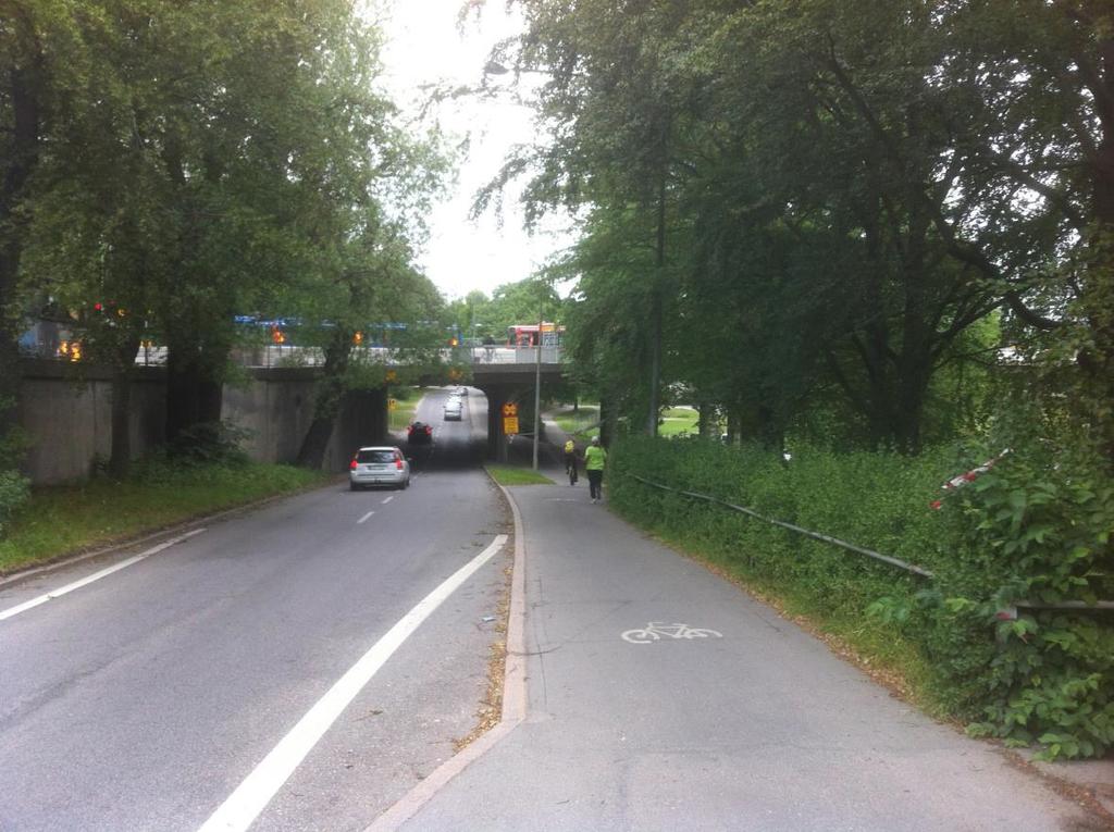 Sida 6 (12) Båda övergångställena har utförts med upphöjning som en fartdämpande och trafiksäkerhetshöjande åtgärd.