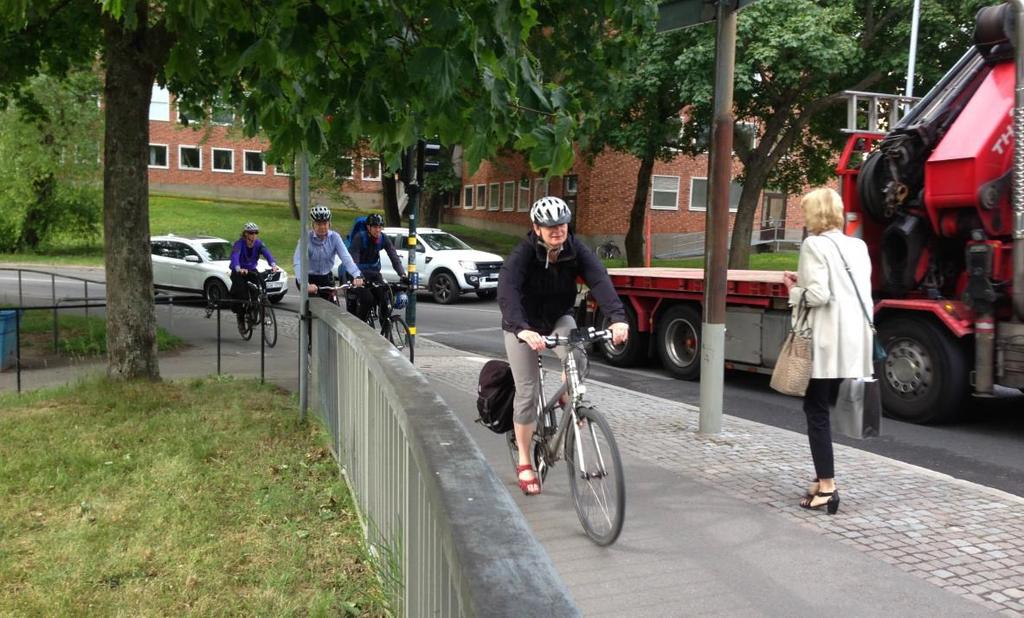 Den tidigare cykelbanan som anslöt till Gjörwellsgatan passerade trappan från Rålambshovsparken i en kurva och anslöt till cykelbanan som går längs med Gjörwellsgatan.