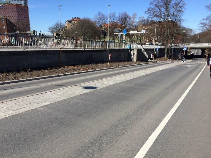 tydliggjorts med plattbeläggningar, linjemålningar och skyltning.