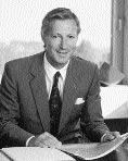 Genom att välja BERNINA, har du fått en symaskin, som i många år framåt kommer att ge dig stor syglädje. I mer än 100 år har min familj kunnat erbjuda sina kunder det allra bästa.