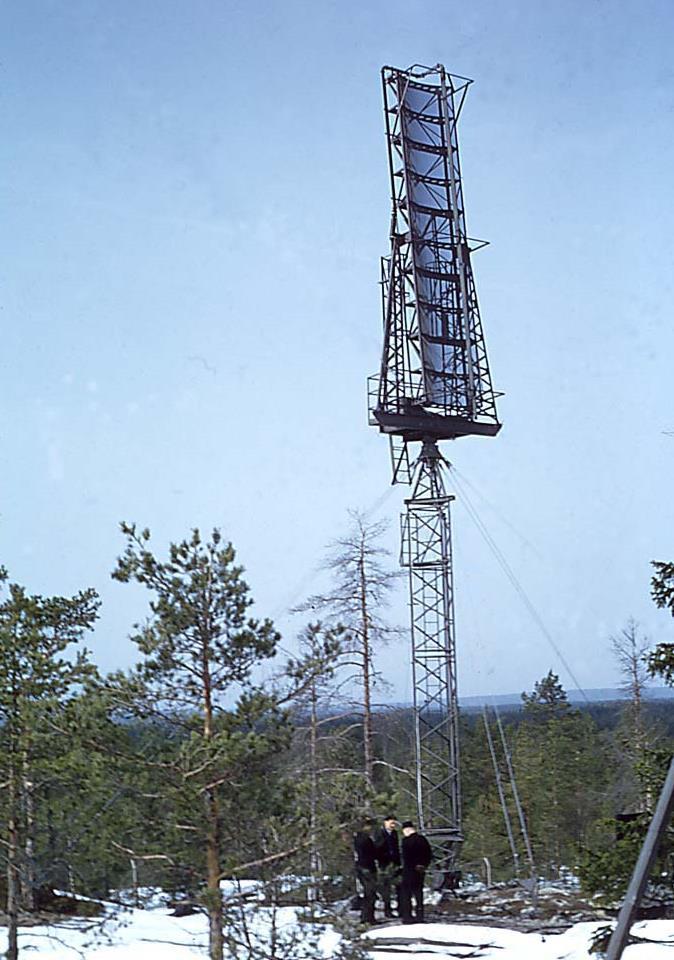 PH-133 12.3.2 Radarhöjdmätare PH-12/F PH-12 var en nickande höjdmätare som ingick i Strilradaranläggning 08. Fyra stationer uppfördes i slutet av 1950-talet. De avvecklades i slutet av 1990-talet.
