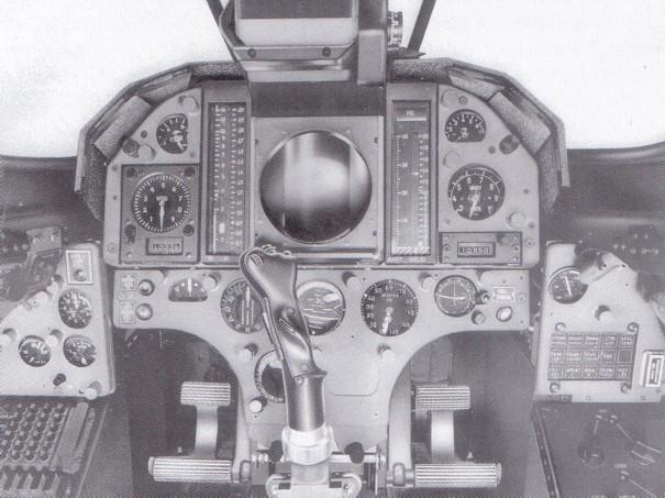 jaktflygplan, som J 29, J 34, J 32B och J 35A, kunde endast talstridsledas. Senare versioner av flygplan J 35 samt JA 37 hade dessutom utrustning för datastridsledning. 12.11.