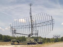 Radarn arbetade på L-bandet och kunde genom lobjämförelse ge en bättre