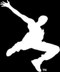 Parkour Parkour är en disciplin och en metod som går ut på att utan hjälpmedel träna kroppen för a tt snabbt och effektivt kunna ta sig förbi hinder.