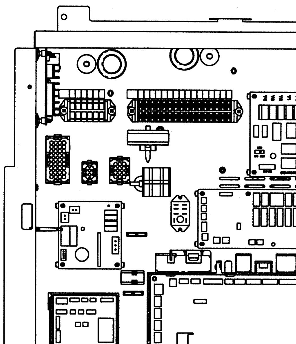 Avståndet mellan termistorkabeln och strömförsörjningskabeln måste alltid vara minst 5 mm för att förhindra elektromagnetisk störning i termistorkabeln.