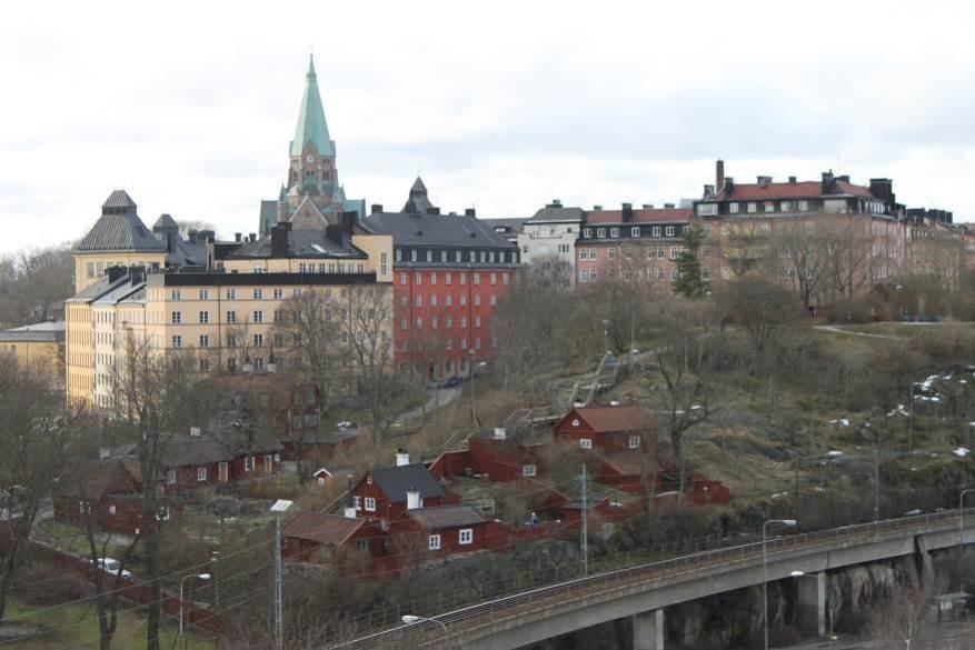 Stadsfront östra Södermalm och mötet med Åsöberget. Planområdet tar vid strax till vänster i bild.