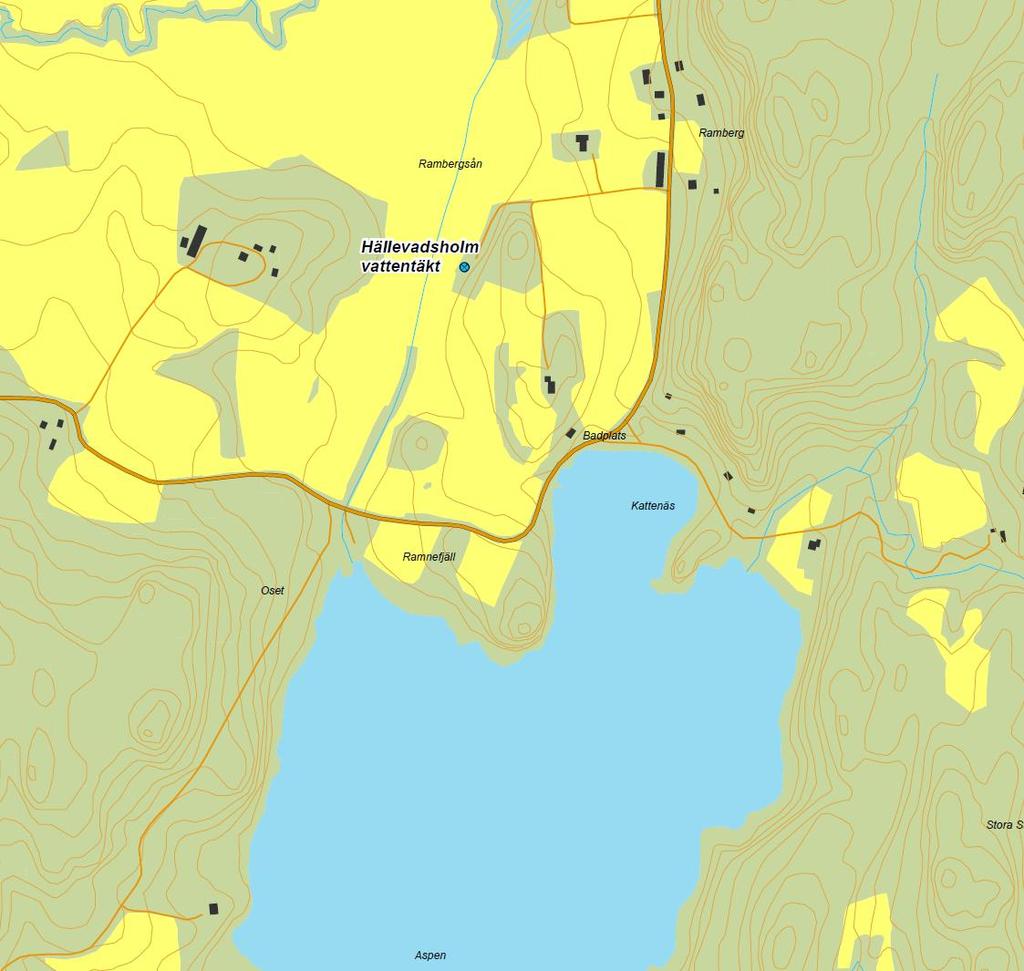 3 OMRÅDESBESKRIVNING Hällevadsholm vattentäkt är belägen i Ramberg, ett par kilometer öster om Hällevadsholm samhälle, se Figur 3.