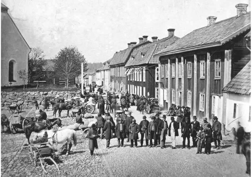 Rådhustorget ett kulturarv av riksintresse "Mitt i Lindesberg ligger Rådhustorget, som under sekellånga tider varit stadens centrum för offentlighet och handel.