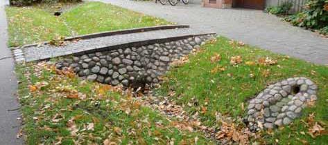För att skapa fördröjning inom planområdet samt för att rena dagvattnet föreslås anläggning av svackdiken. Svackdikena föreslås ligga enligt Figur 8.