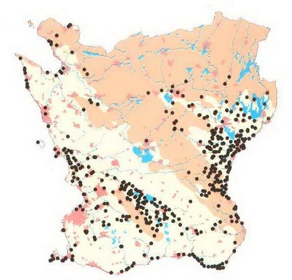 rödlistade som sårbar (VU) i rödlistan från 2015. Båda arterna har missgynnats av att betesmarker i Sverige i allt större utsträckningen växer igen och båda är idag ganska ovanliga.