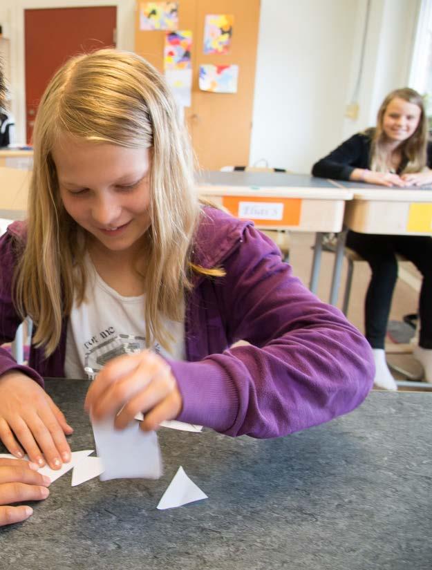 I lärandet mot målen genomförs i grundskolan och gymnasiet kunskapskontroller som säkerställer att elever utvecklas i sitt lärande.