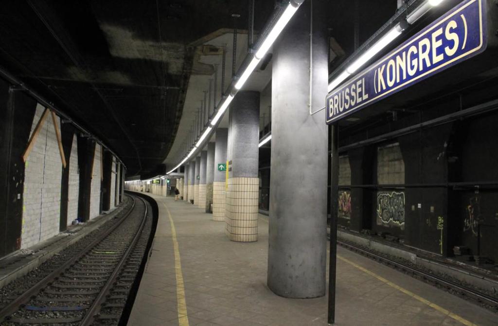 Jvg stationer, plattform Kongres - Bryssel Separata Klass II armaturer
