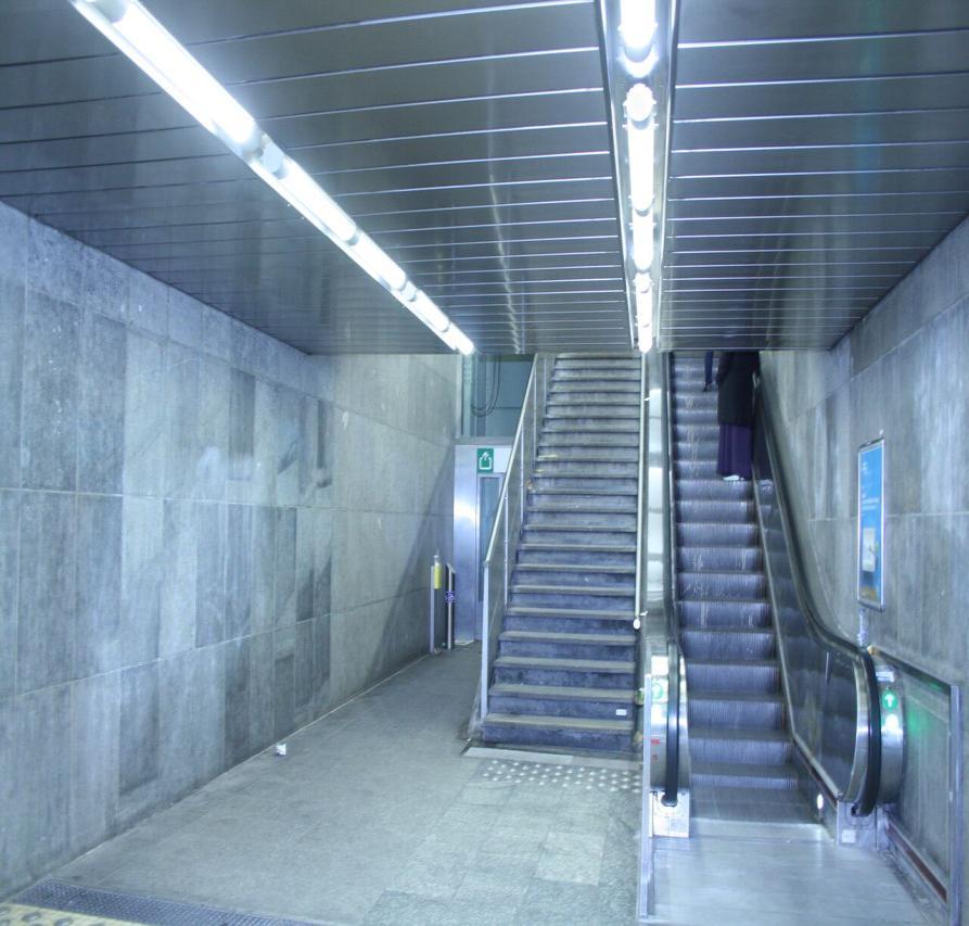 T-bana, rulltrappor,