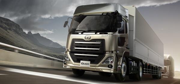 RAPPORT ÖVER DET FJÄRDE KVARTALET OCH HELÅRET I december påbörjades tillverkningen av UD Quon med Volvokoncernens 8-liters motor.
