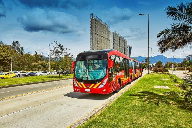 11 BUSSAR Stark orderingång Under Q4 steg orderingången med 56, inklusive en order på 700 bussar till Bogota Justerat rörelseresultat: 266 Mkr (261) under Q4 765 Mkr (876) för helåret