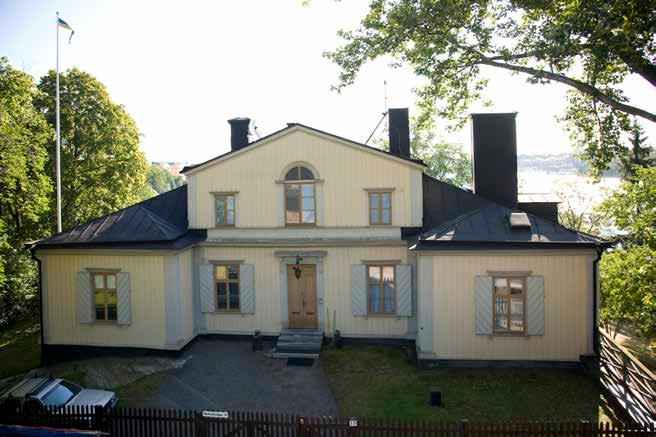 HUVUDBYGGNADEN MED HUVUDENTRÉ MOT VÄSTER. FOTO: J. MALMBERG Salpetersjuderi Från 1730-talet bedrevs tobaksodling och sedan värdshus på platsen.