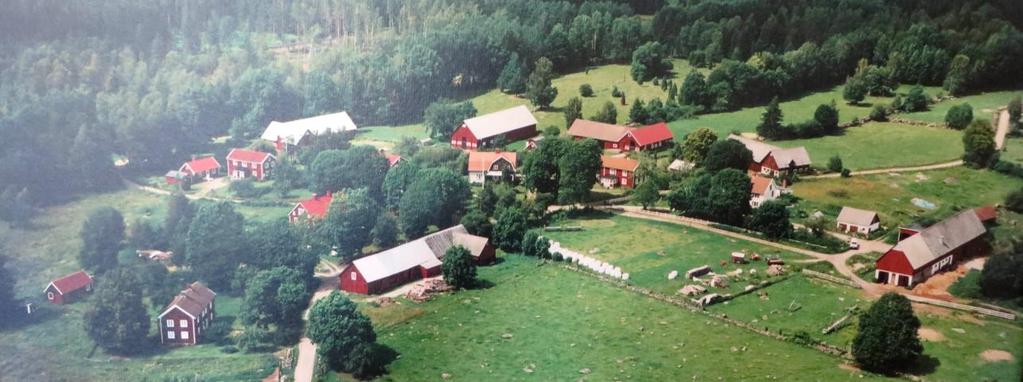 Fotografi över byn på 1970-talet.