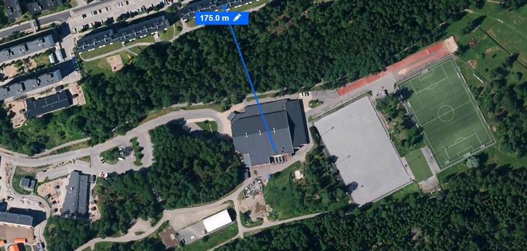 RISKUTREDNING 3 Områdesbeskrivning Den närmsta bebyggelsen består av flerbostadshus som är belägna ca 175 m från Visättrahallens kylmaskinrum.