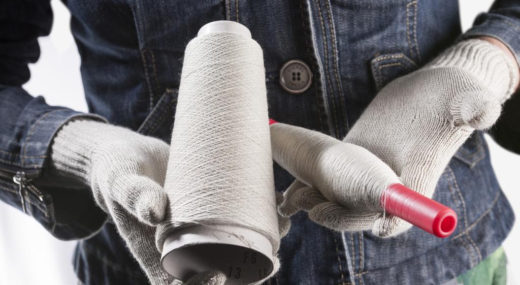 Kan en gammal t-shirt bli något annat än en trasa? I Finland har forskningsinstitutet VTT utvecklat en metod som kemiskt återvinner bomull och annan cellulosabaserad textil, som viskos.