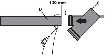 2. Montering av T-rör på inkommande rör Inkommande rör (D) skall tryckas in 100 mm in i avskiljaren så att det medföljande T-röret (C) kan monteras på röret. 3.