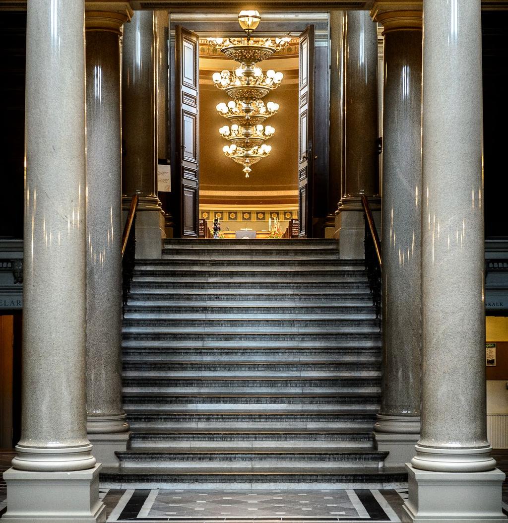 2 Trappan från atriet mot aulan i Universitetshuset. Fotograf: Kennet Ruona Innehåll Förord... 3 1. Lokalförsörjning vid Lunds universitet...4 1.1 Riktlinjer för lokalplanering... 5 1.