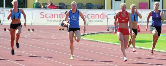 Ny tävling i A 2-regi Toppar i tunna fält Stephanie Olsson vinner 100 m före Anette Persson, ville och Lisa Nyström, almarsund. Bilder: STAFFAN LINDBO. A.Gustis-spelen blev namnet på A 2 IF:s nya tävling som genomfördes första lördagen i augusti.