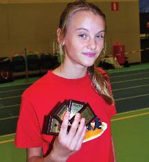 Hallrekord och Sverige-årsbästa Linnea tog fyra guld Ungefär 900 starter. Sex nya hallrekord. Sex Sverige-årsbästaresultat. Linnea Lindbom framgångsrikaste A 2-are med fyra grensegrar.