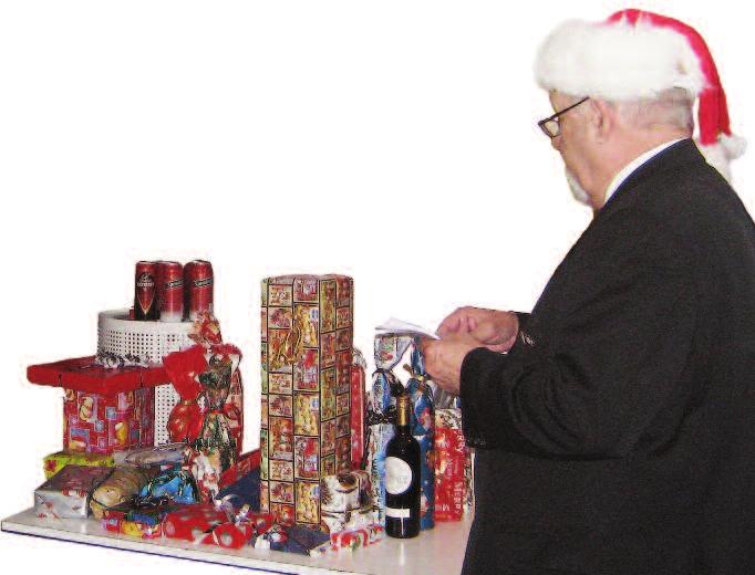 Julklappsutdelning i Jarlabanke: EN ORGIE I GENEROSITET Fredagskvällen 11 december var det