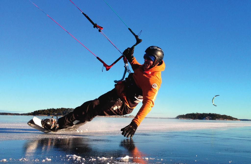 Kitewing. I Sverige finns hundratals kitewingseglare varav cirka 50 dyker upp och är aktiva även på tävlingar.